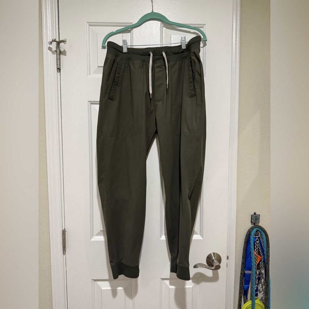 Vuori Men's Olive Green Jogger Pants, XL 26” inseam